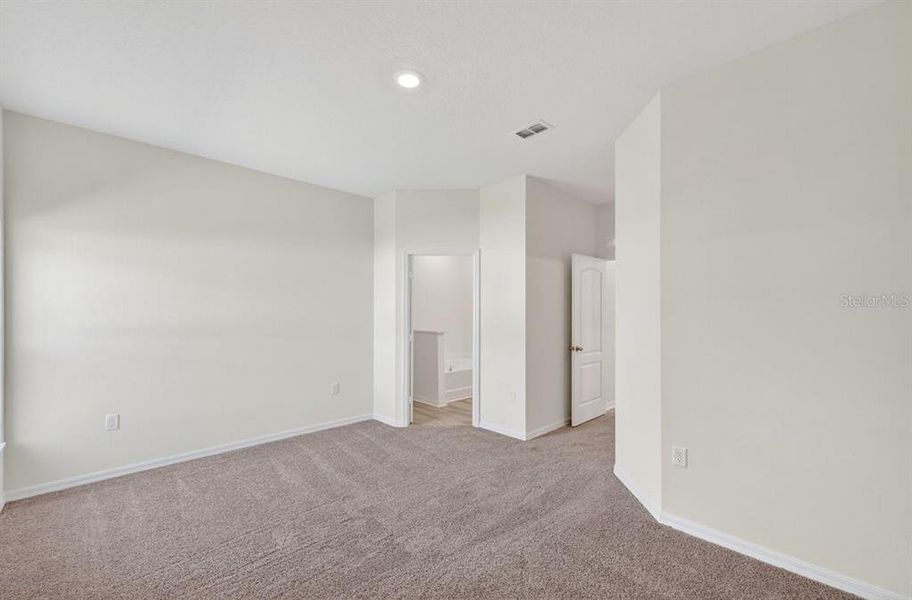 Spacious, unfurnished interior of a new home in , Deltona (Image 36).
