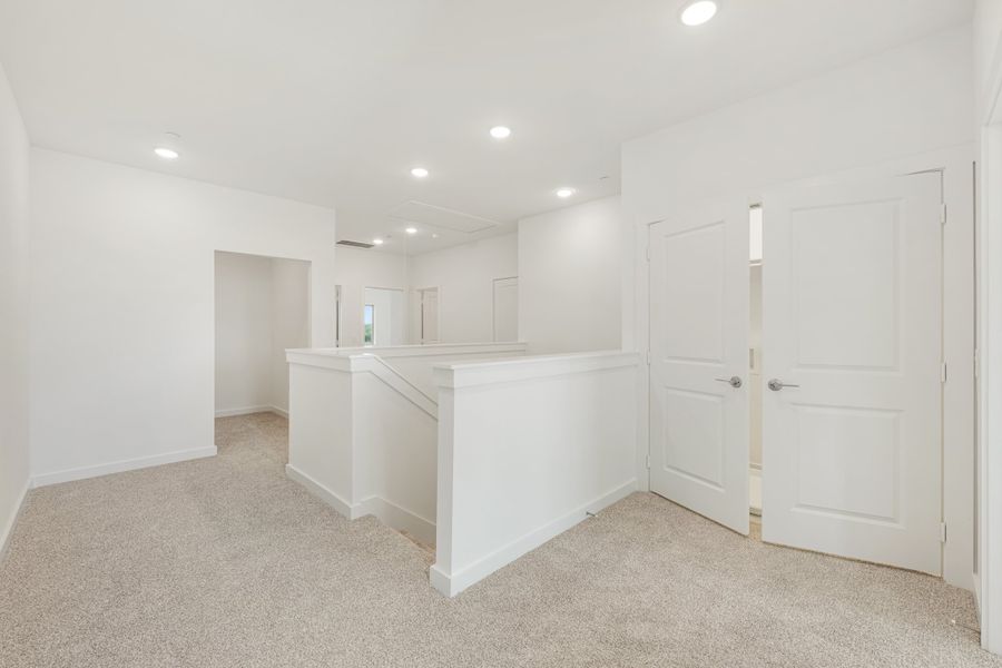 Spacious, unfurnished interior of a new home in Wildridge, Oak Point (Image 40). Spacious, unfurnished interior of a new home in Wildridge, Oak Point (Image 40).