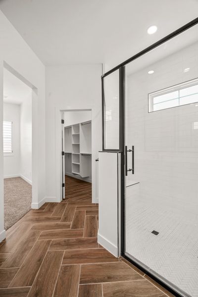 Spacious, unfurnished interior of a new home in Tierra Del Este 91, El Paso (Image 29).