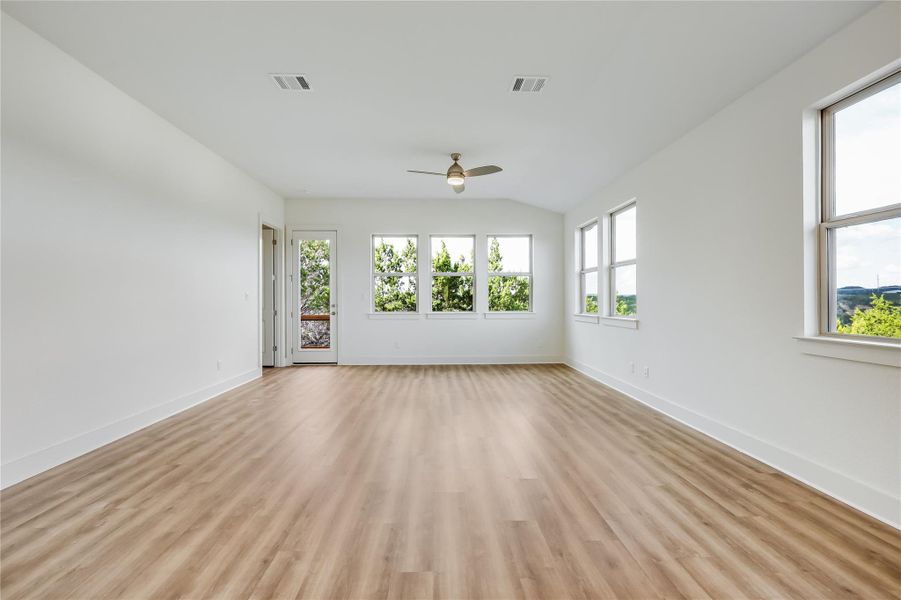 Spacious, unfurnished interior of a new home in , Lago Vista (Image 18).