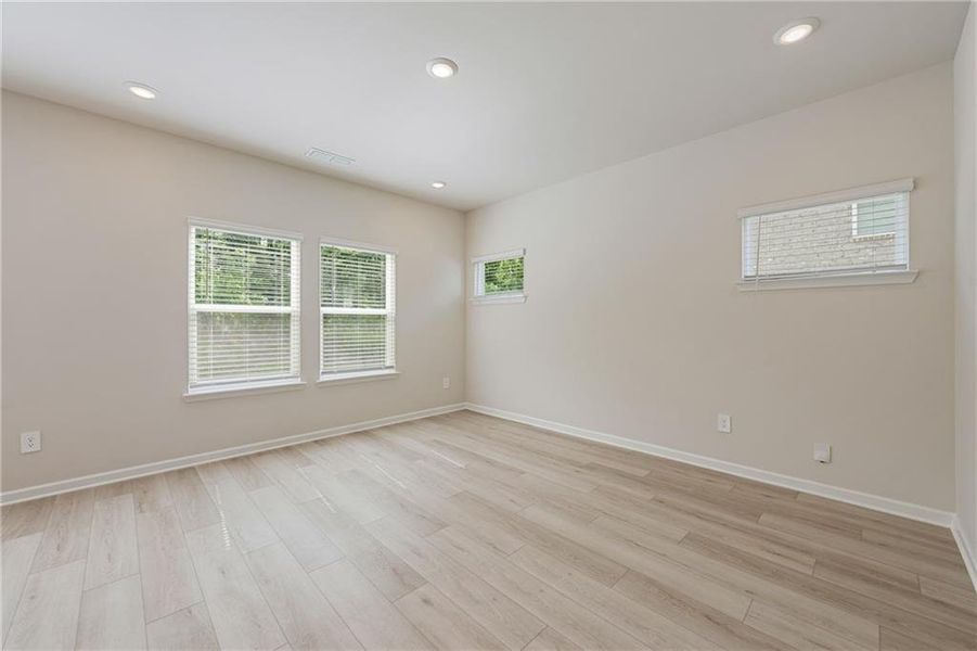 Spacious, unfurnished interior of a new home in Creekside at Oxford Park, Fairburn (Image 29).