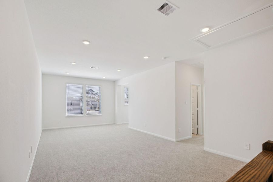 Spacious, unfurnished interior of a new home in Pinewood Trails - Luxe Series, Atascocita (Image 22).