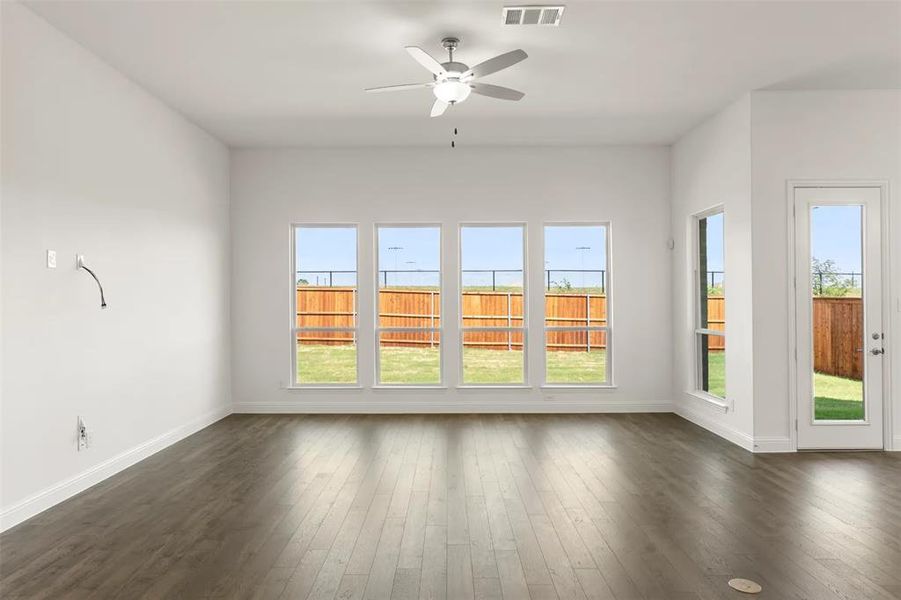 Spacious, unfurnished interior of a new home in Milrany Ranch, Melissa (Image 14).