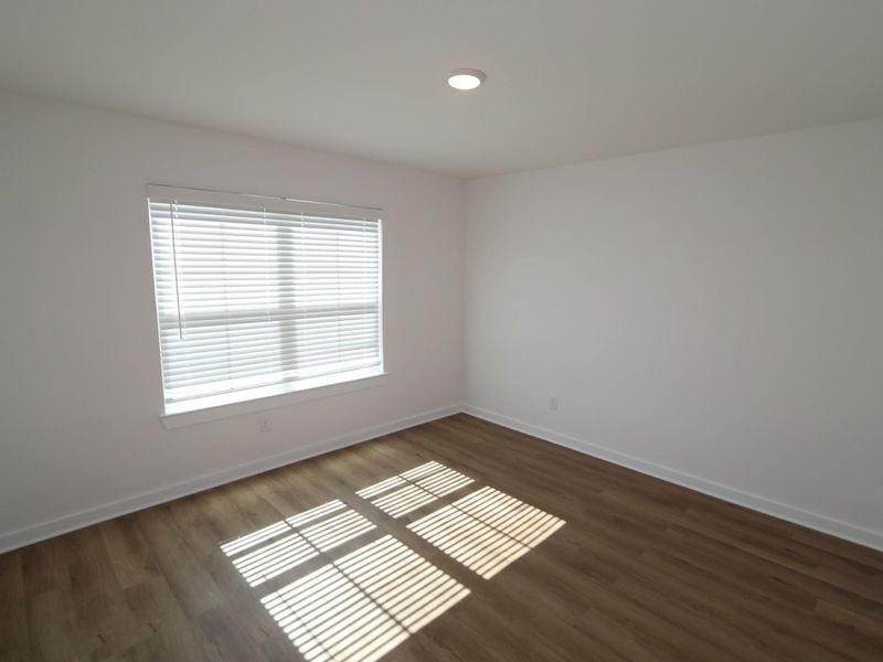 Spacious, unfurnished interior of a new home in Ambrose, La Marque (Image 11).