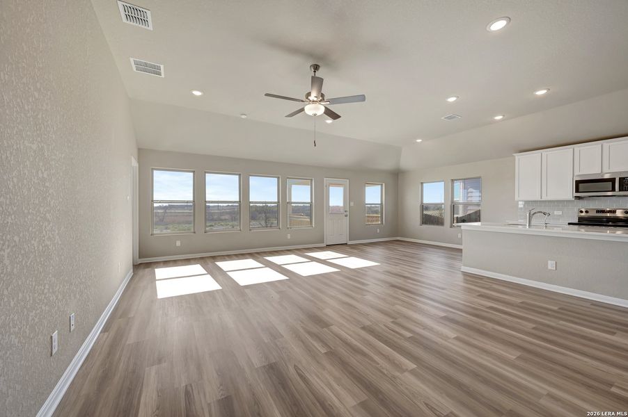 Spacious, unfurnished interior of a new home in Paloma Park, Converse (Image 37).