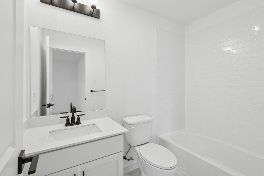 Hall bath (*Photo not of actual home and used for illustration purposes only.)