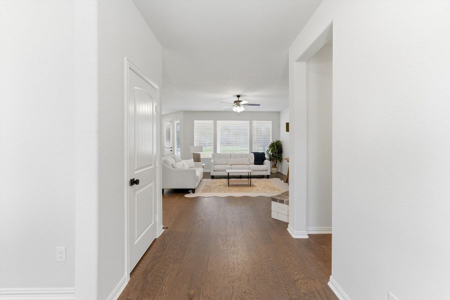 Spacious, unfurnished interior of a new home in Terra Escalante, Blue Ridge (Image 21).