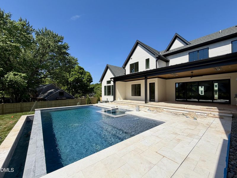 DDE31047-BB2F-4778-8F01-32CEF1DEFE9F_1_2