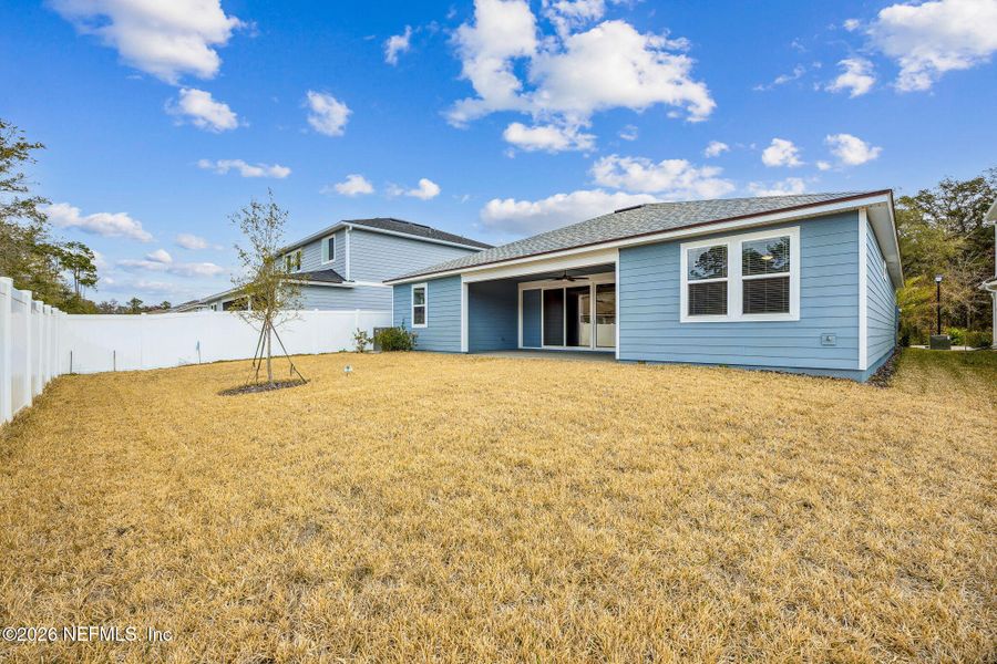 Exterior details and patio area of a home in Wingate Landing, Jacksonville (Image 28).