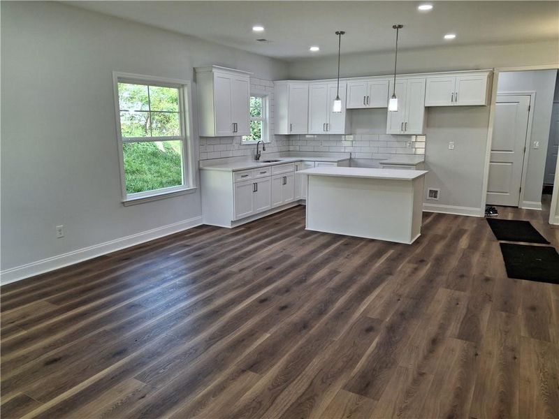 Spacious, unfurnished interior of a new home in , Gainesville (Image 7).