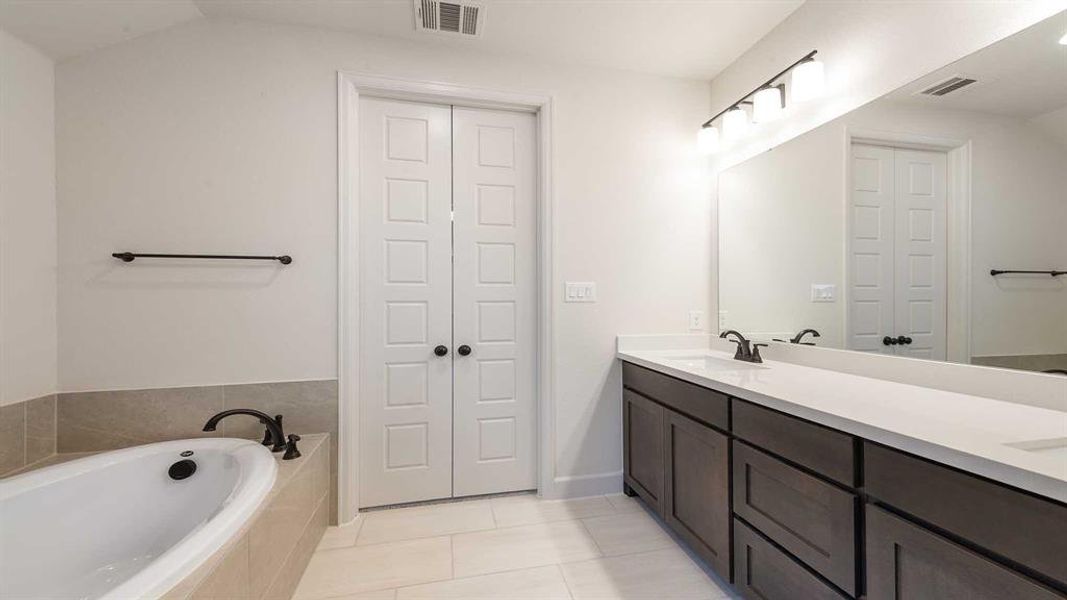 Furnished interior view inside a new home in The Parks At Wilson Creek 40', Celina (Image 7). Furnished interior view inside a new home in The Parks At Wilson Creek 40', Celina (Image 7).