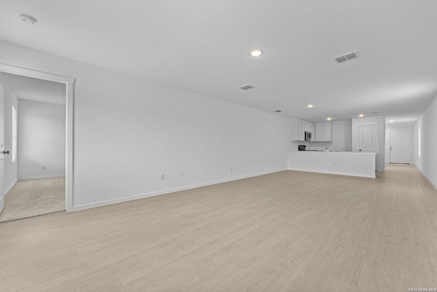 Spacious, unfurnished interior of a new home in Hidden Oasis, San Antonio (Image 16). Spacious, unfurnished interior of a new home in Hidden Oasis, San Antonio (Image 16).