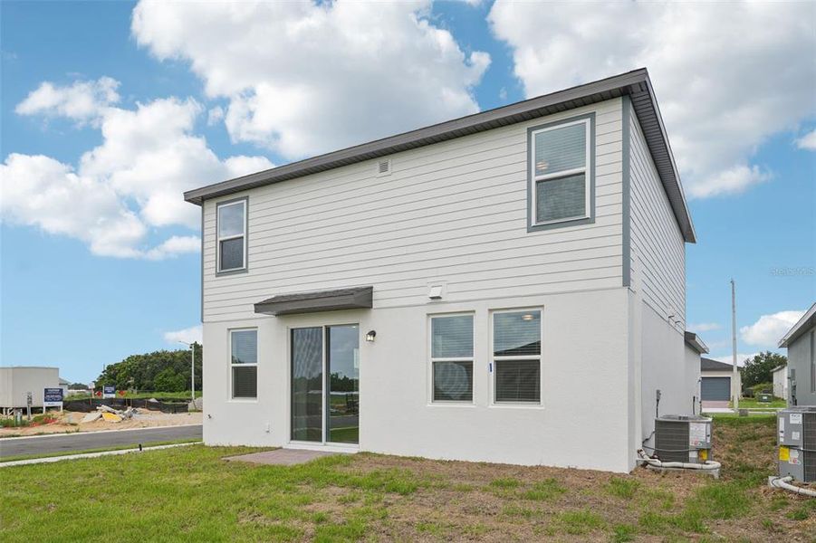 Exterior details and patio area of a home in Hamilton Bluff - Classic Series, Lake Hamilton (Image 19).