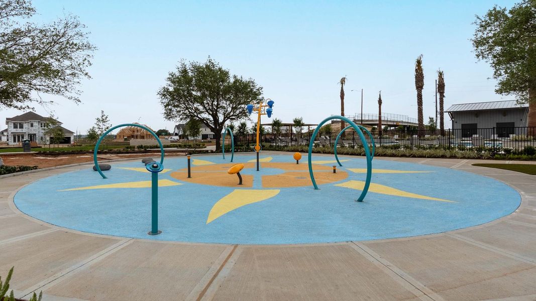 Community amenities in Candela 60', Richmond (Image 2).