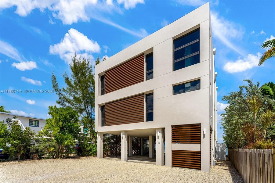 Condo located in Key Largo, FL showcasing its design and architecture (Image 42). Condo located in Key Largo, FL showcasing its design and architecture (Image 42).