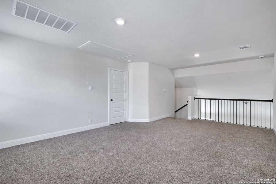 Spacious, unfurnished interior of a new home in Steele Creek, Cibolo (Image 25).