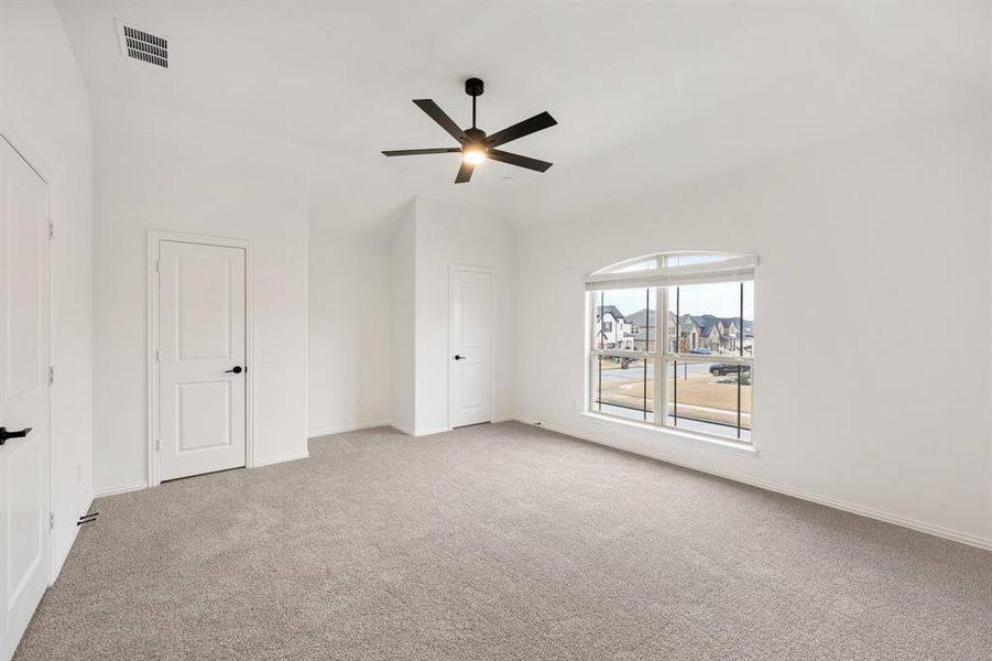 Spacious, unfurnished interior of a new home in Villages of Hurricane Creek, Anna (Image 33).