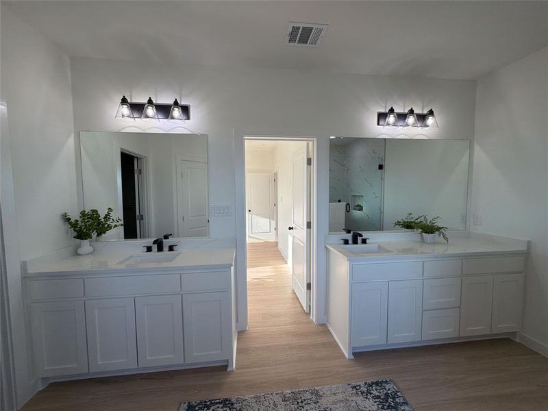 Furnished interior view inside a new home in , Waxahachie (Image 10).