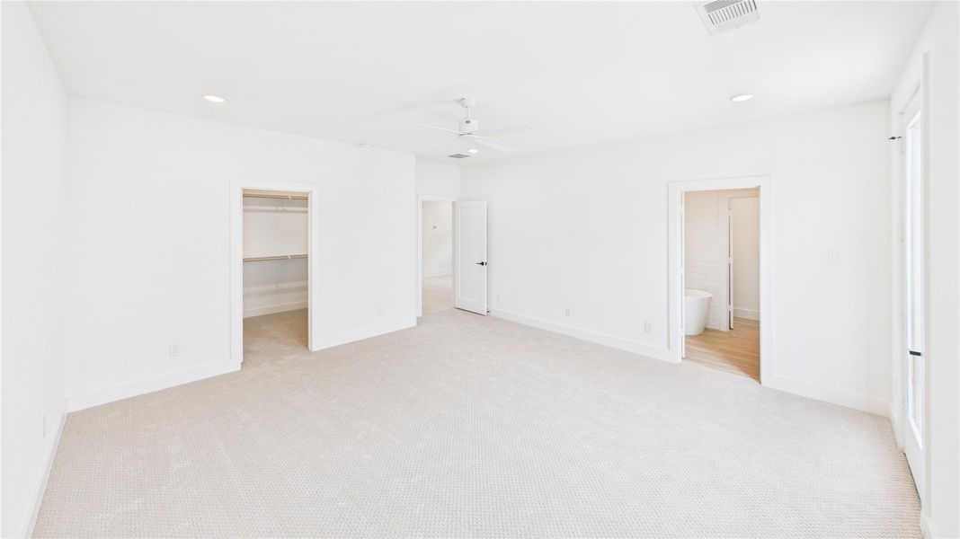 Spacious, unfurnished interior of a new home in , Houston (Image 26).