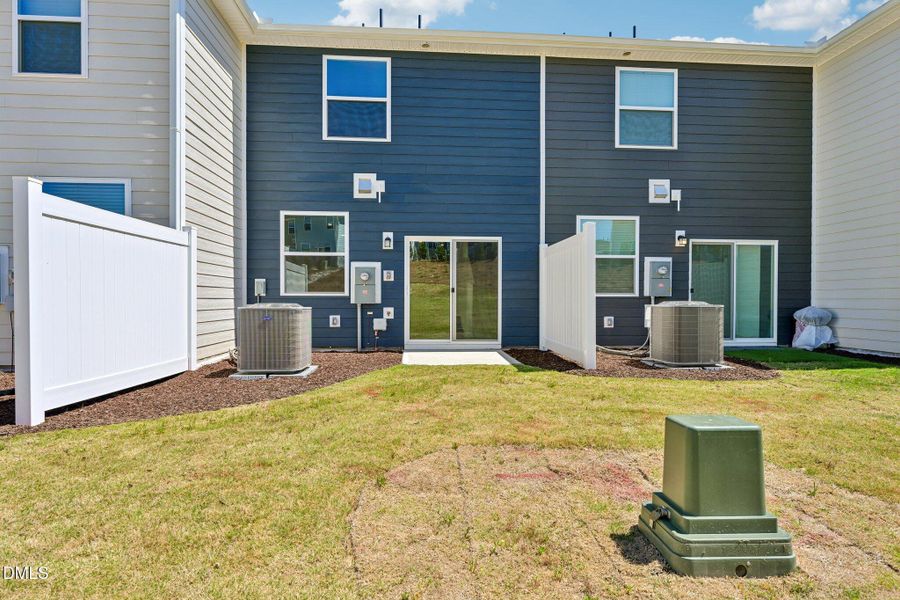 31-web-or-mls-Glen Lyon Drive-S2204-031