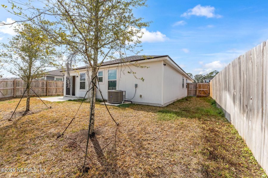 Exterior details and patio area of a home in , Jacksonville (Image 4).