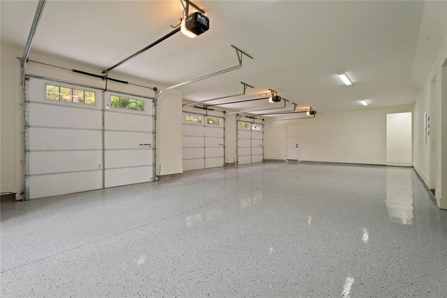 Spacious, unfurnished interior of a new home in , Alpharetta (Image 36).