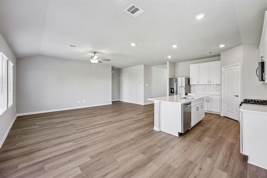 Spacious, unfurnished interior of a new home in Lakehaven - Signature Series, Farmersville (Image 31).