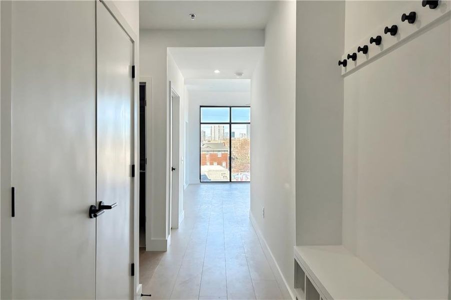 Spacious, unfurnished interior of a new home in , Atlanta (Image 10).