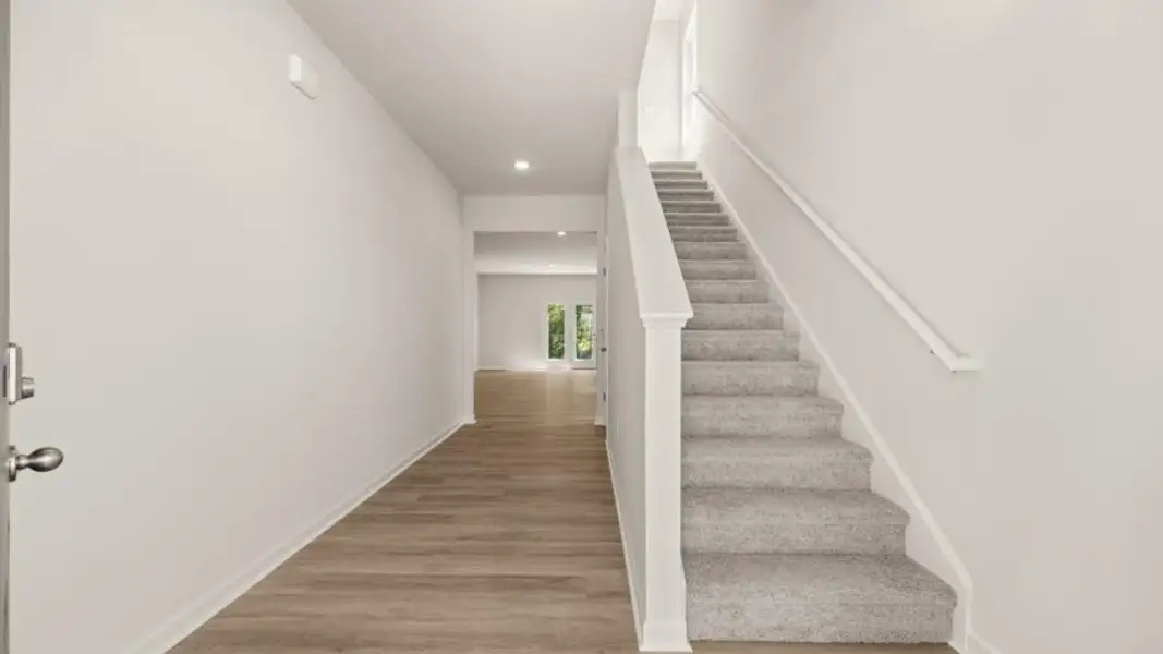 Spacious, unfurnished interior of a new home in Rolling Meadows, Jasper (Image 9).