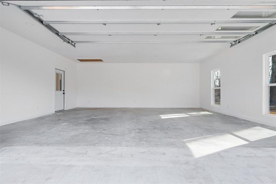 Spacious, unfurnished interior of a new home in , Sumner (Image 19).