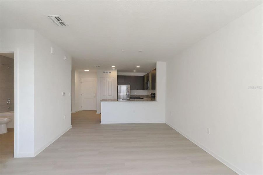 Spacious, unfurnished interior of a new home in , Orlando (Image 17).