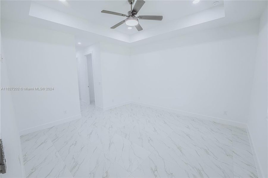 Spacious, unfurnished interior of a new home in , Lehigh Acres (Image 15).