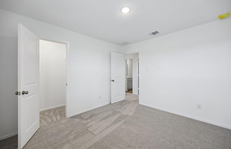 Spacious, unfurnished interior of a new home in Stokesbury, Waller (Image 28).