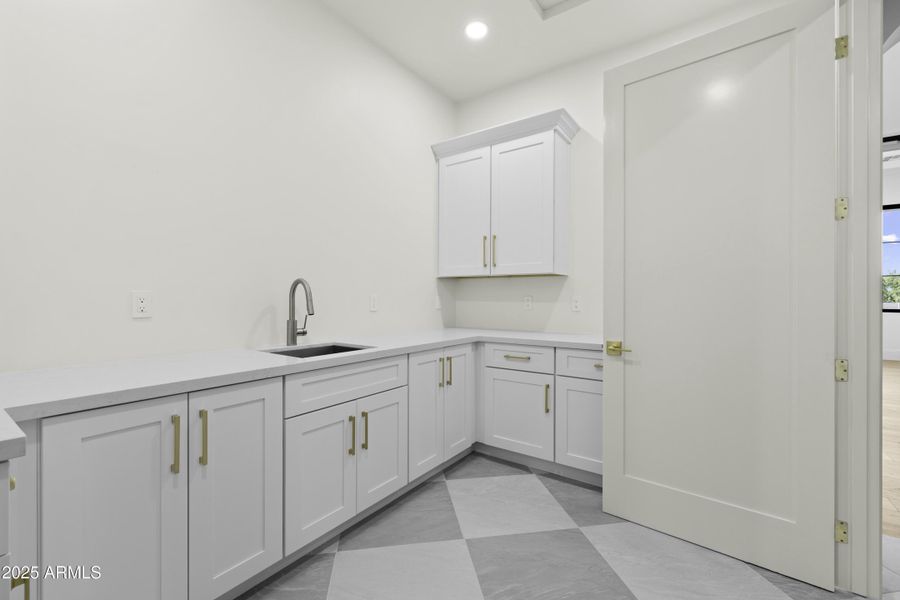 Laundry room 2