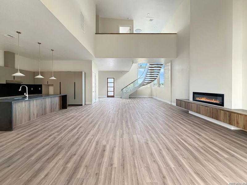 Spacious, unfurnished interior of a new home in , San Antonio (Image 11).