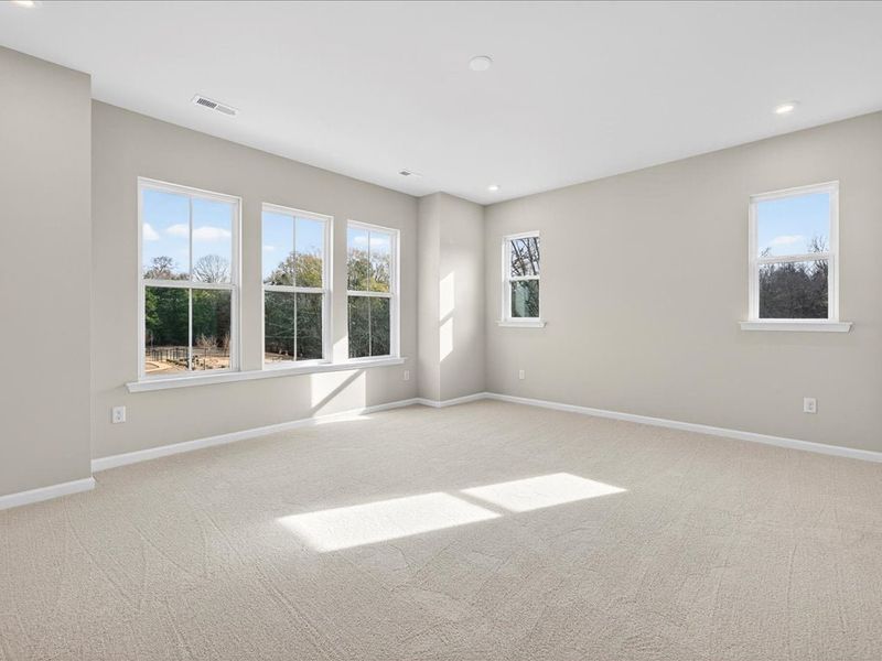 Spacious, unfurnished interior of a new home in Bellflower, Charlotte (Image 27).