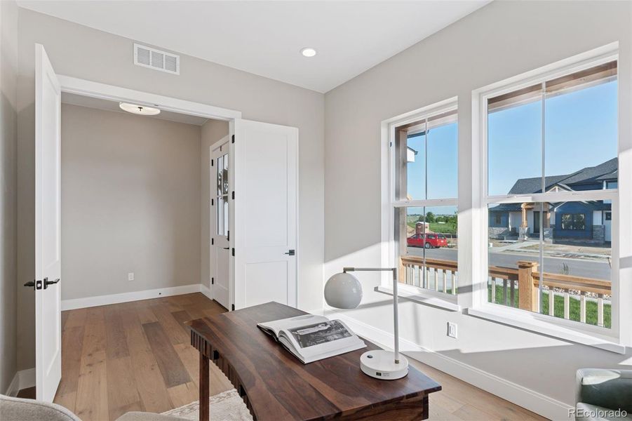 Photos are of a similar unit. Photos are of a similar unit.