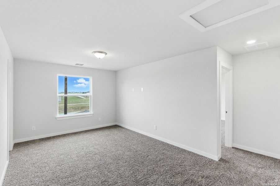 Spacious, unfurnished interior of a new home in Weltner Farms 50’s, New Braunfels (Image 29).