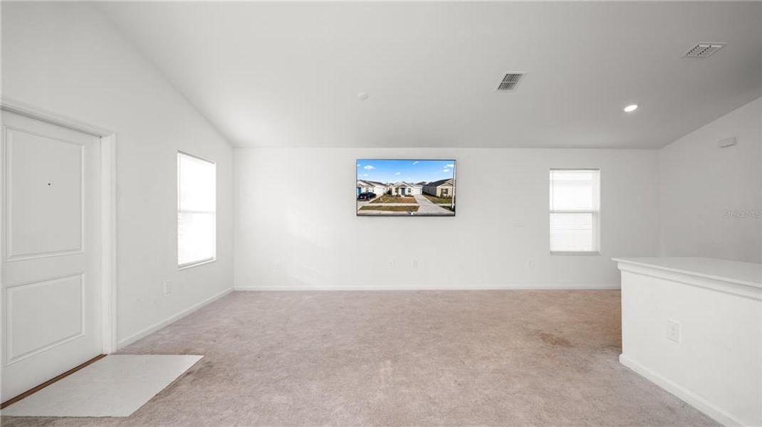 Spacious, unfurnished interior of a new home in Peace Creek Reserve: Legacy Collection, Winter Haven (Image 29).