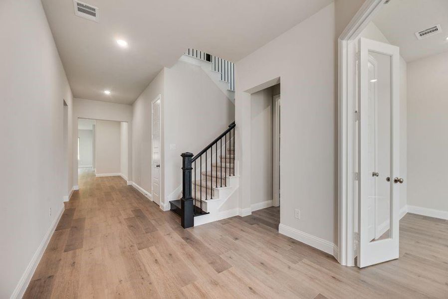 Spacious, unfurnished interior of a new home in Bayside, Rowlett (Image 27).