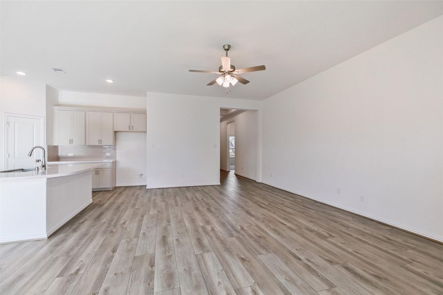 Spacious, unfurnished interior of a new home in Brookewater, Rosenberg (Image 24).