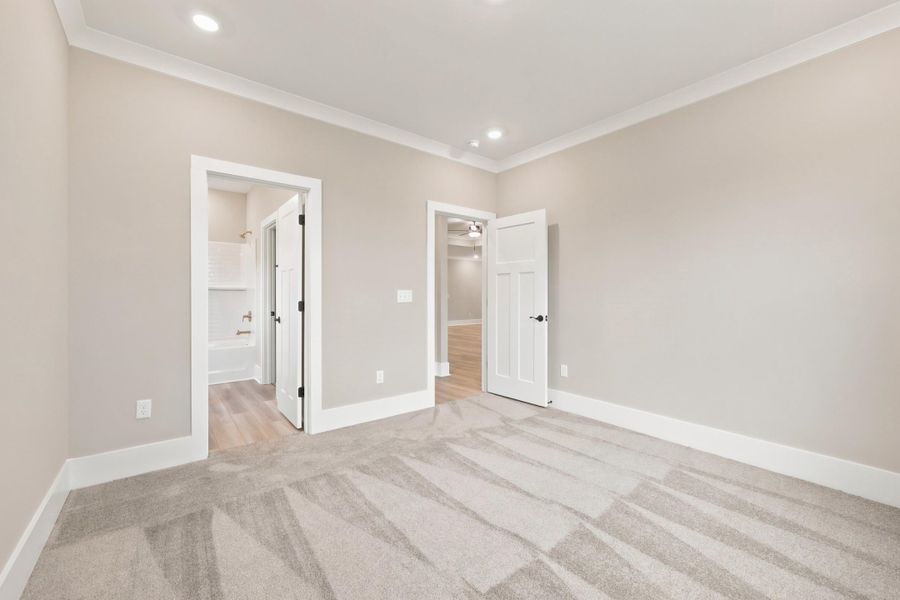 Spacious, unfurnished interior of a new home in Edgefield, Loris (Image 26).