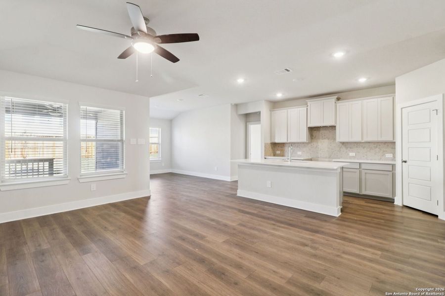 Spacious, unfurnished interior of a new home in Lark Canyon, New Braunfels (Image 32).