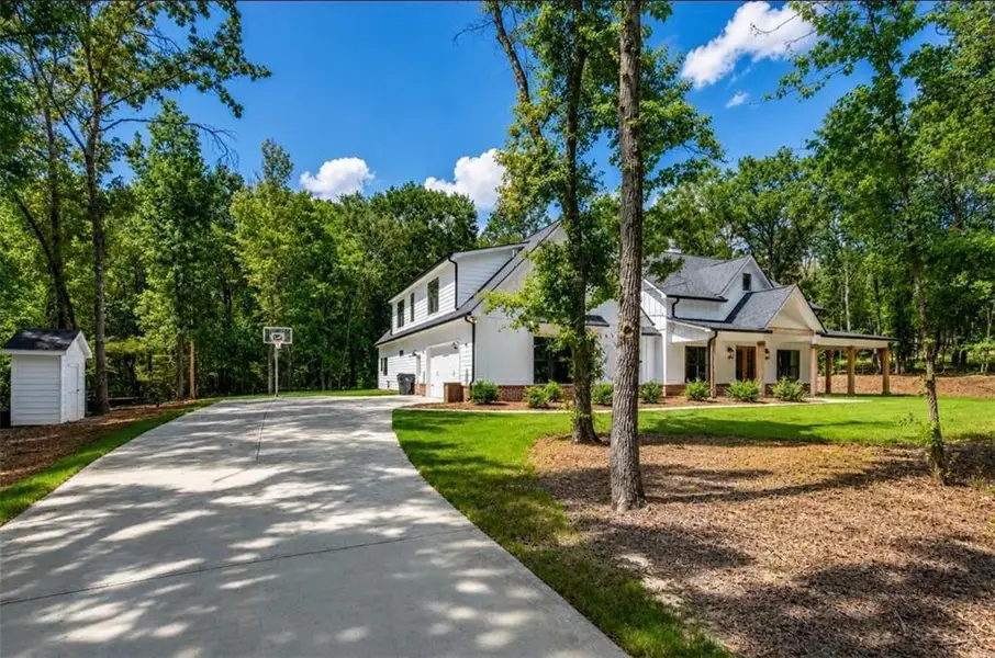Front exterior of a new home in , Kingston, GA, highlighting curb appeal (Image 1). Front exterior of a new home in , Kingston, GA, highlighting curb appeal (Image 1).