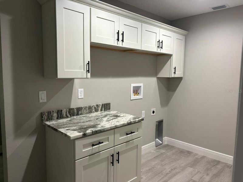 Furnished interior view inside a new home in , Dunnellon (Image 10).