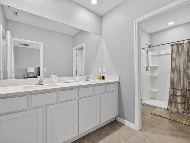 Furnished interior view inside a new home in , Apollo Beach (Image 53).