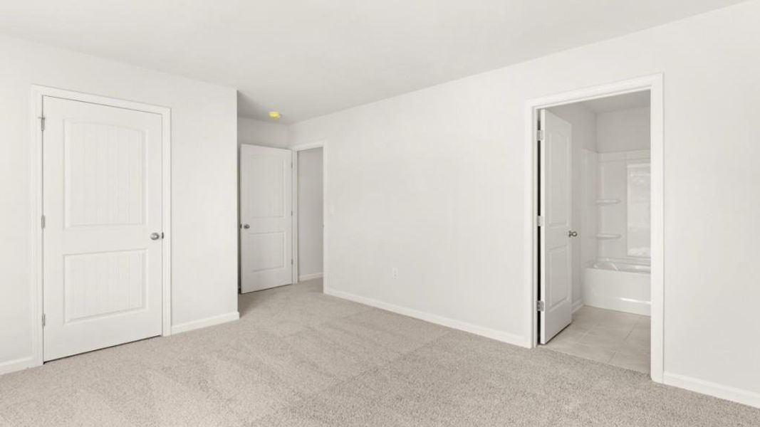 Spacious, unfurnished interior of a new home in Falcon Landing, Gainesville (Image 31).