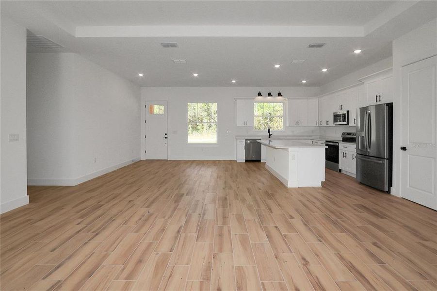 Spacious, unfurnished interior of a new home in , Dunnellon (Image 31).