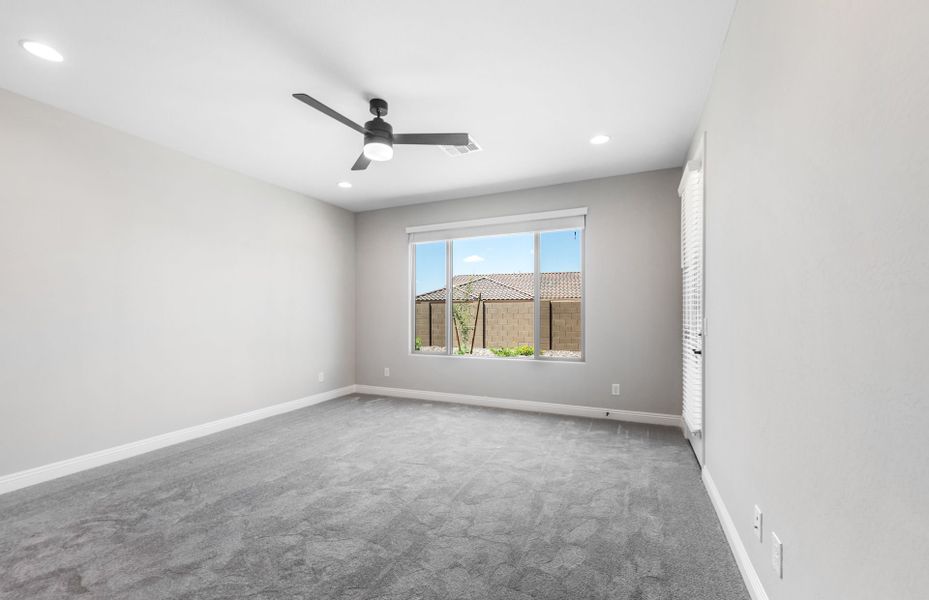 Spacious, unfurnished interior of a new home in Sun City Anthem at Merrill Ranch, Florence (Image 19).