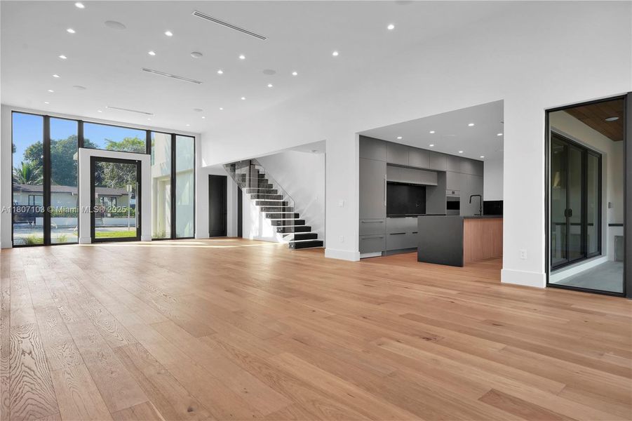 Image 33 of a home in .